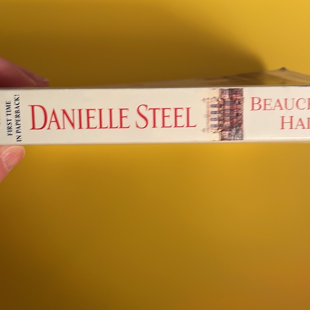 🎈Beauchamp Hall by Danielle Steel. Softcover🎈 - Picture 5 of 6